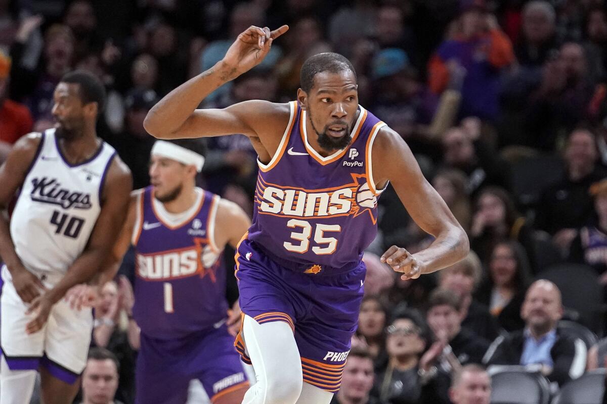 Kevin Durant scores 28, Devin Booker adds 25, Suns outlast Kings 